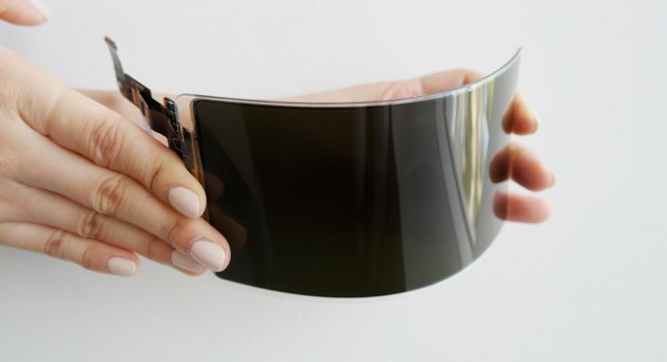 Samsung has developed an unbreakable OLED panel 4