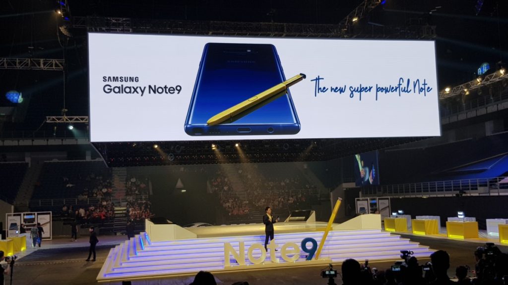 Yoonsoo Kim, President of Samsung Malaysia Electronics officially launching the Samsung Galaxy Note9 in Malaysia at the Axiata Arena