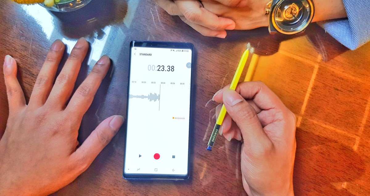 The Galaxy Note9's S Pen can be used to control the audio recorder as well as the image gallery and even slide presentations with just a click of the button