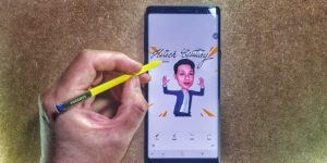 Find out how the Galaxy Note9's AR Emoji and S Pen can class up your messaging game 4