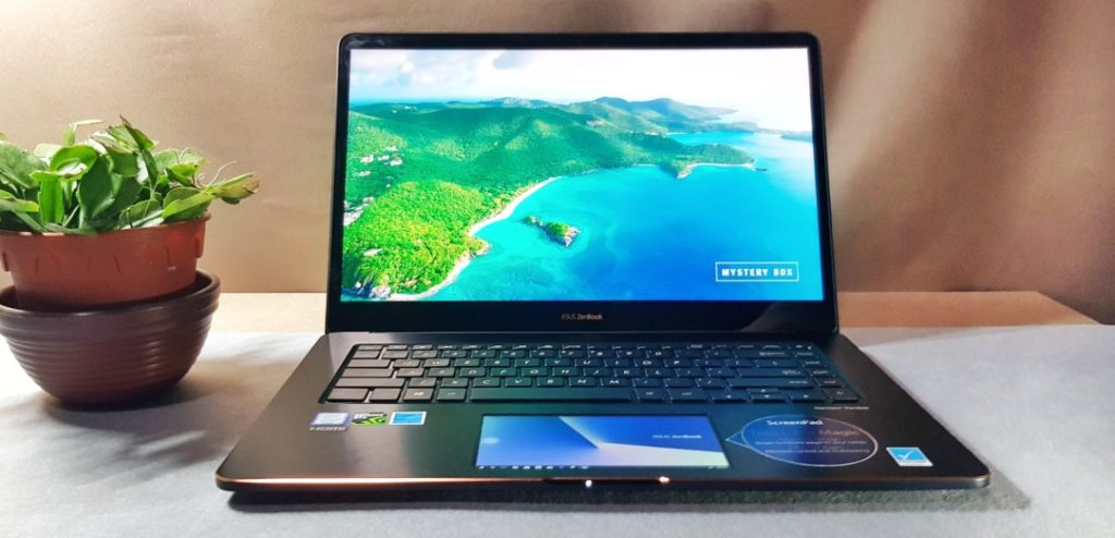 [Review] Asus Zenbook Pro 15 UX580G-EE2030T - ScreenPad Sensation 1