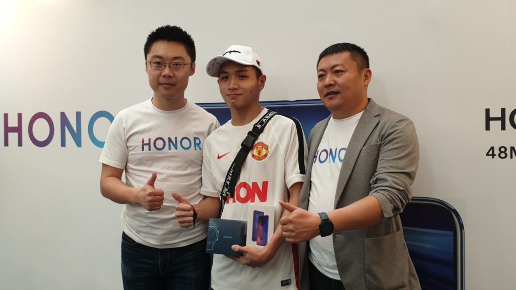 HONOR View20 arrives to sellout crowds at One Utama roadshow 5