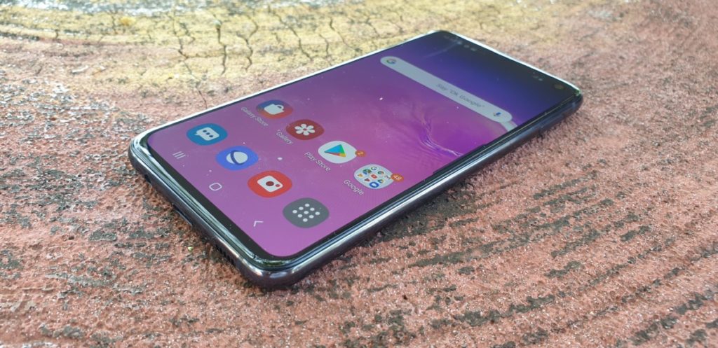 [Review] Samsung Galaxy S10e - Good things come in small packages 2