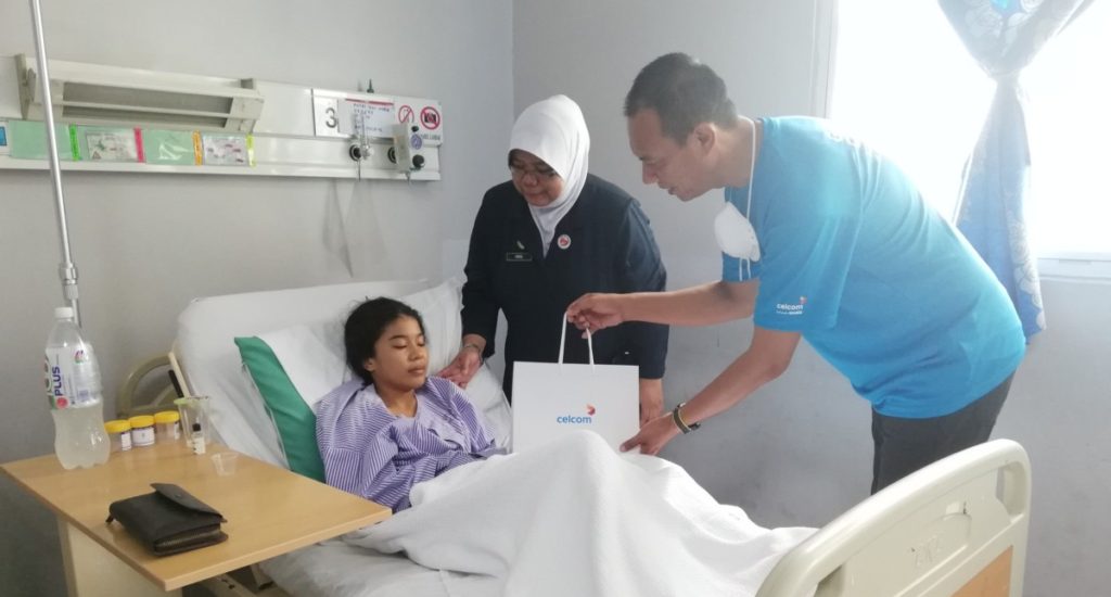 Celcom aids Pasir Gudang victims 5