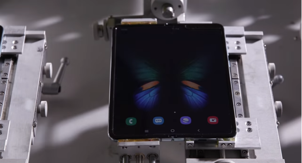 Samsung Galaxy Fold test video shows that it folds just fine without a crease 1
