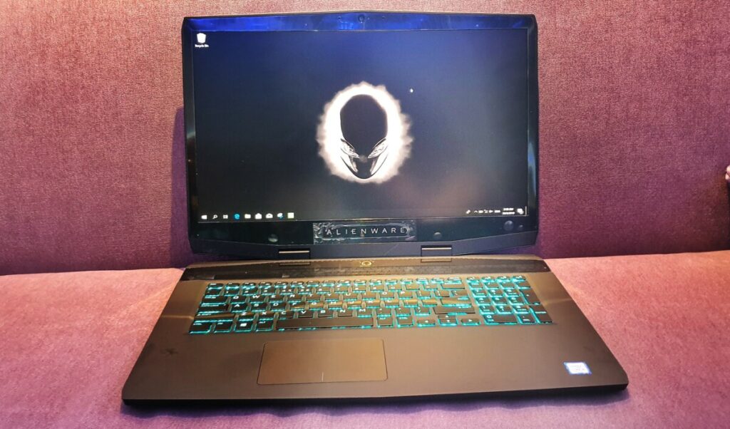 Dell Alienware M17 [Review] - Glorious Gaming Goliath 4