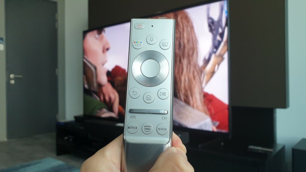 Q900 8K TV remote