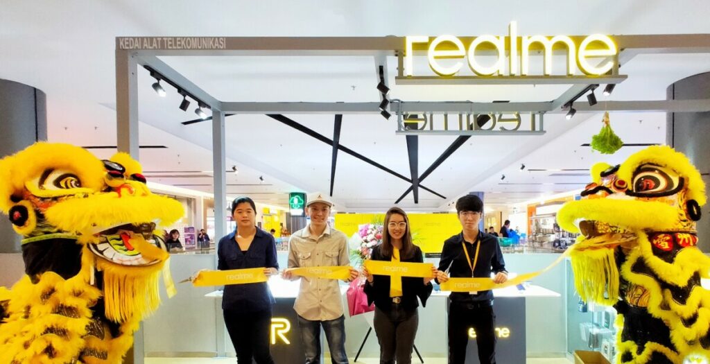Realme grows larger with 2 new stores in Malaysia 4