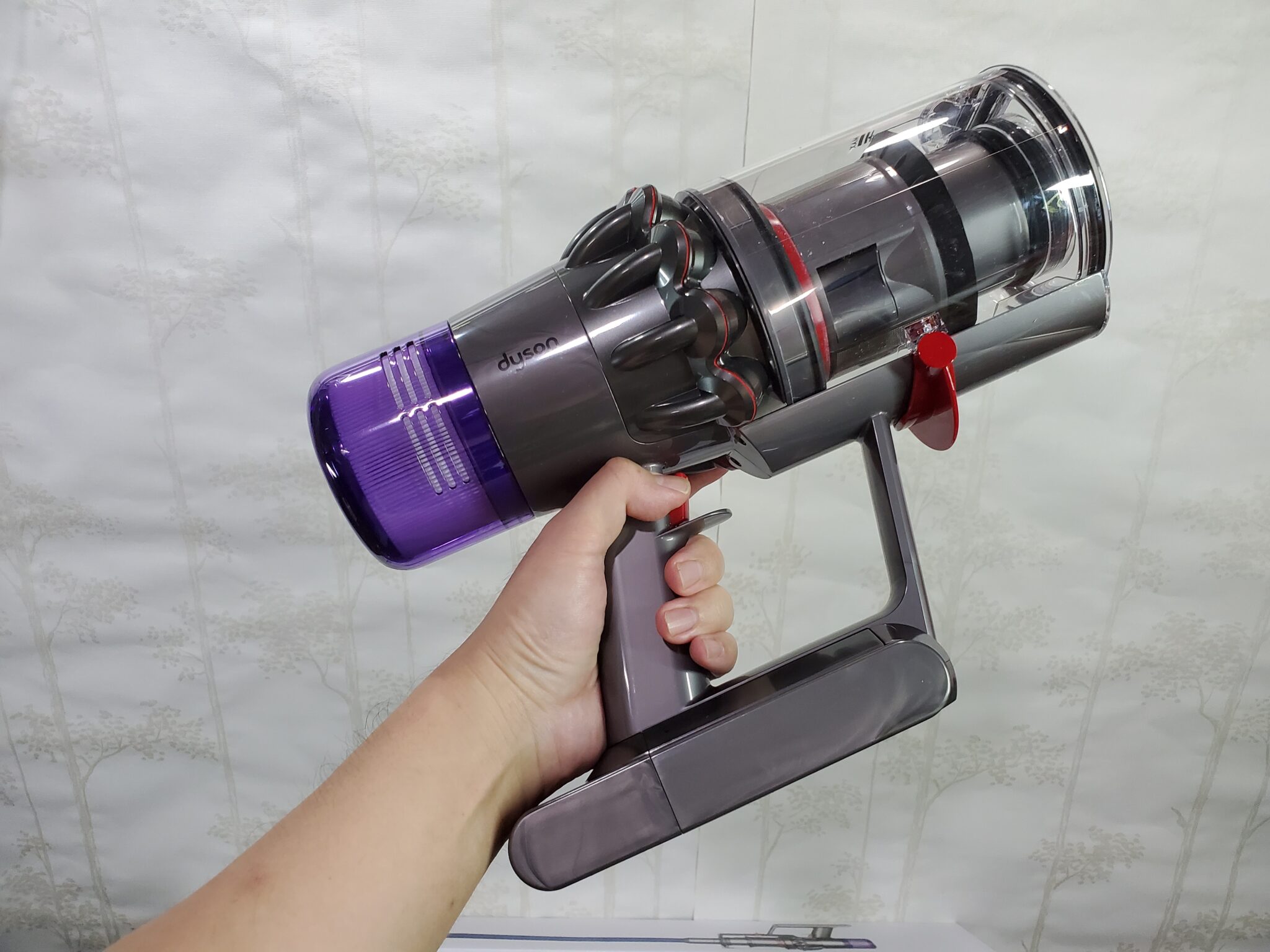 Dyson V11 absolute side