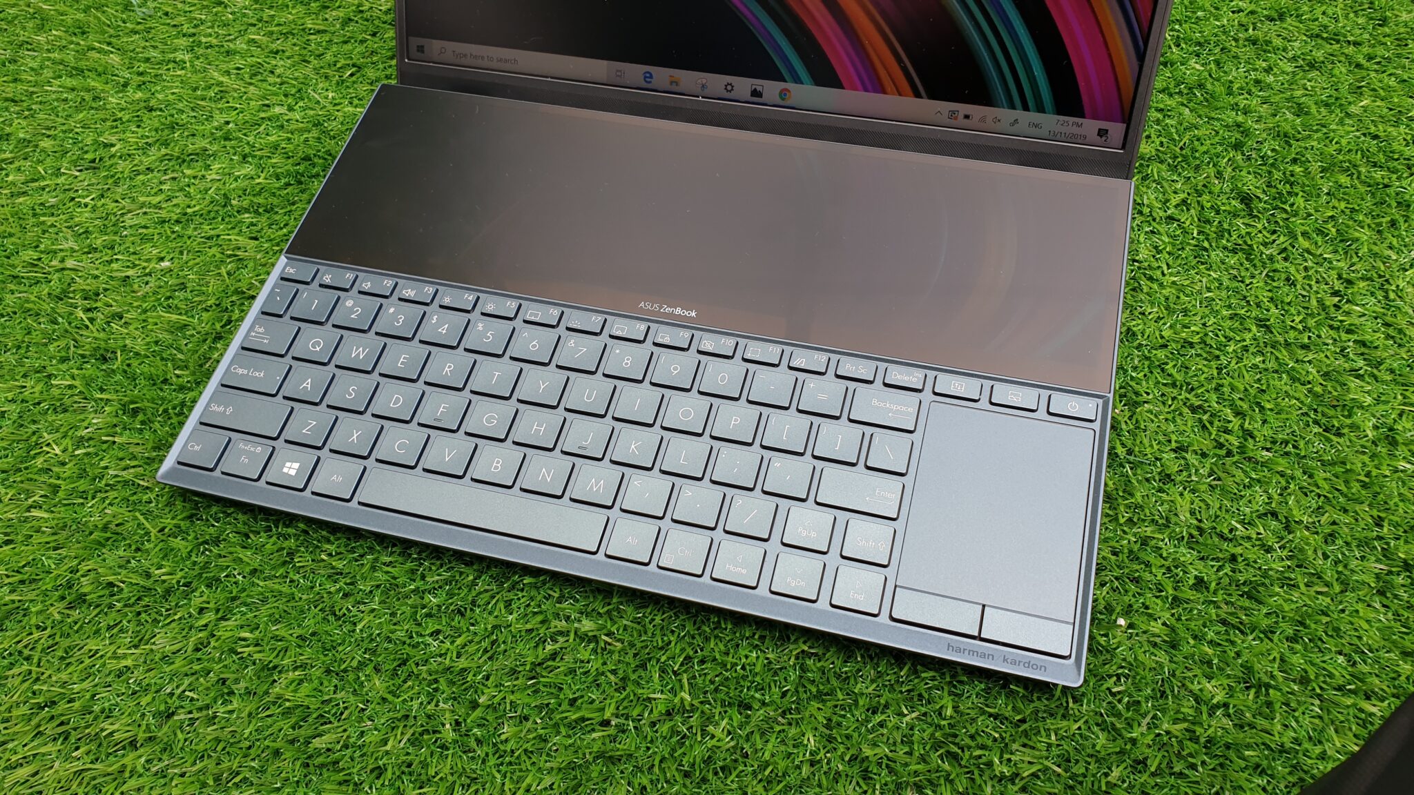 Asus ZenBook Duo UX481F keyboard