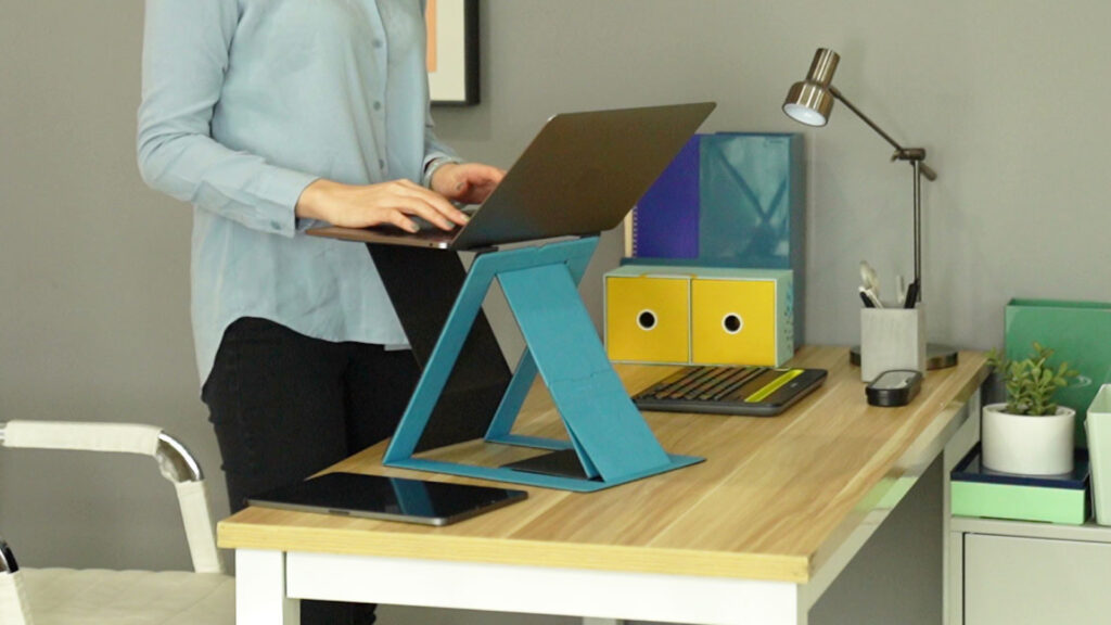 MOFT Z portable standing desk hits Kickstarter 1