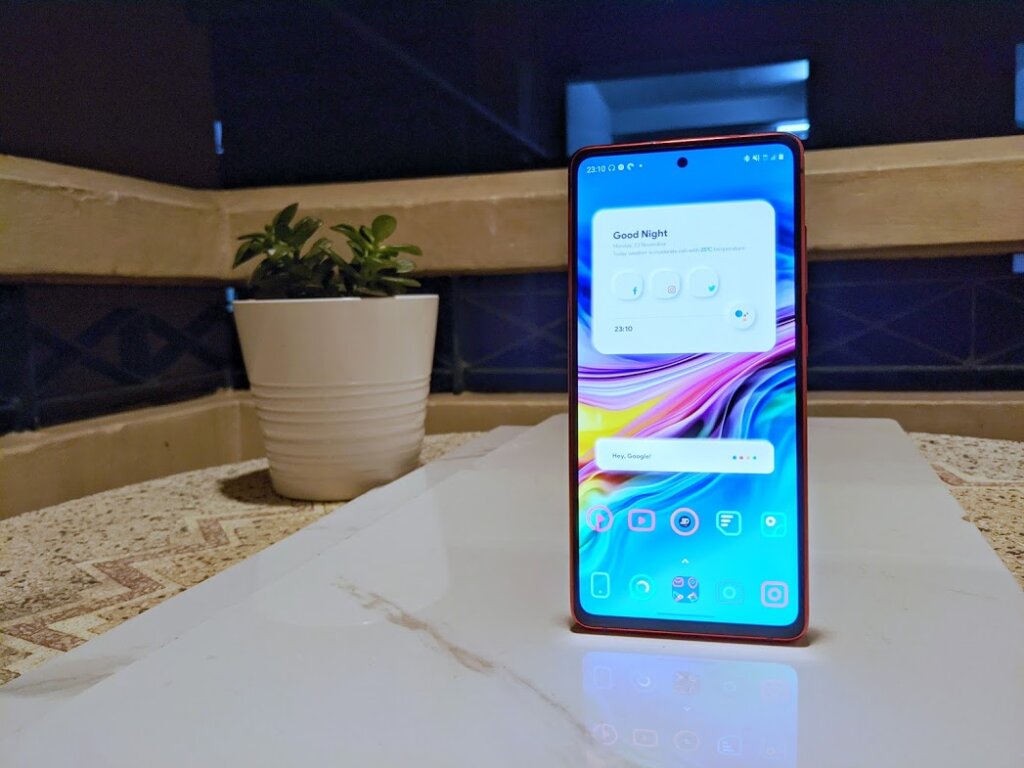 Samsung Galaxy S20 FE 5G Review angled red