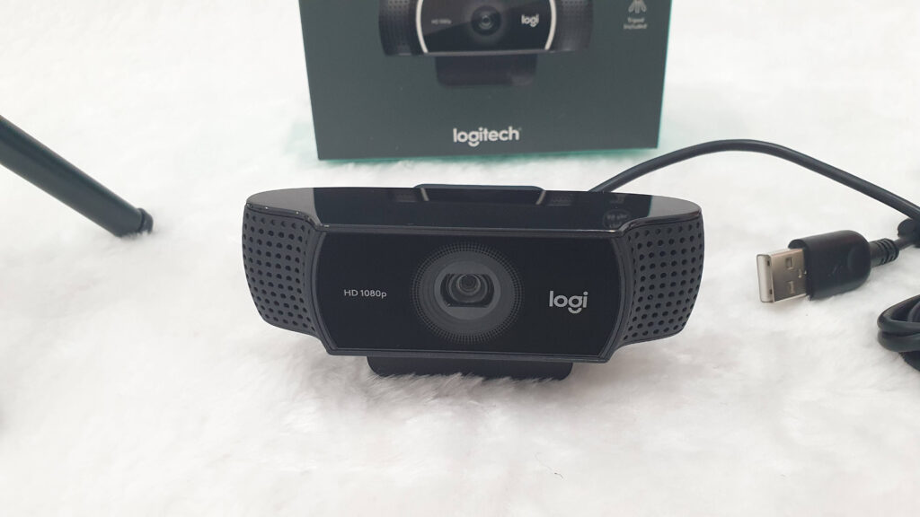 Logitech C922 Pro HD Stream Webcam Review front webcam image