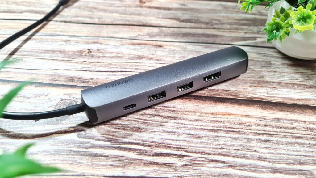 UGREEN USB-C Multifunction Adapter Review side cables