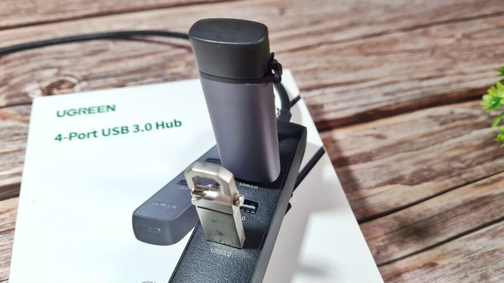 UGREEN 4-port USB 3.0 Hub Review charging