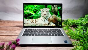 Dell Latitude 7320 2-in-1 Review - Seriously Optimized Business meets Sleek Design 1