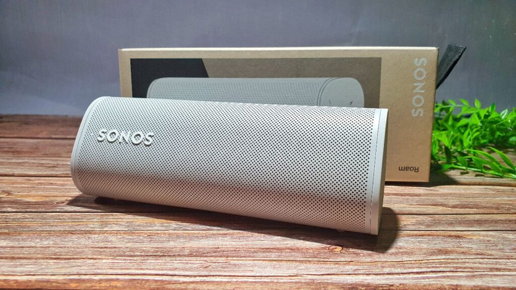 Sonos Roam Review base with box