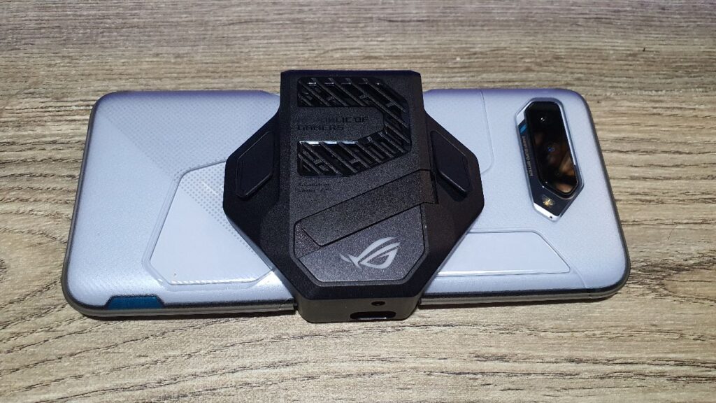 ROG Phone 5 Review - rear triggers
