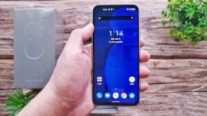ASUS Zenfone 8 Review - Mighty Mini Flagship Phone Tested 7