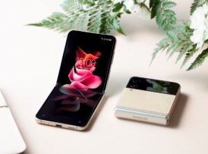 Here’s the official Samsung Galaxy Z Flip3 hands on videos 10