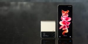 Samsung Galaxy Z Flip3 features awesome 120Hz AMOLED displays, IPX8 resistance and more from US$1000 3