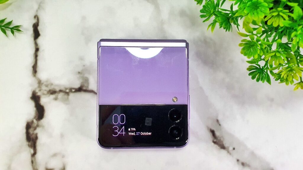 Samsung Galaxy Z Flip3 5G Review front lavender