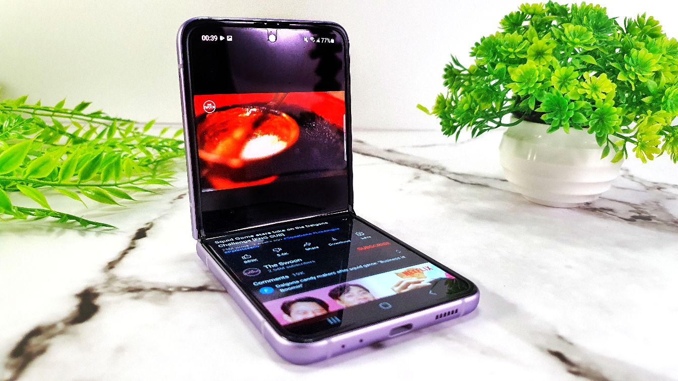 Samsung Galaxy Z Flip3 5G Review movies