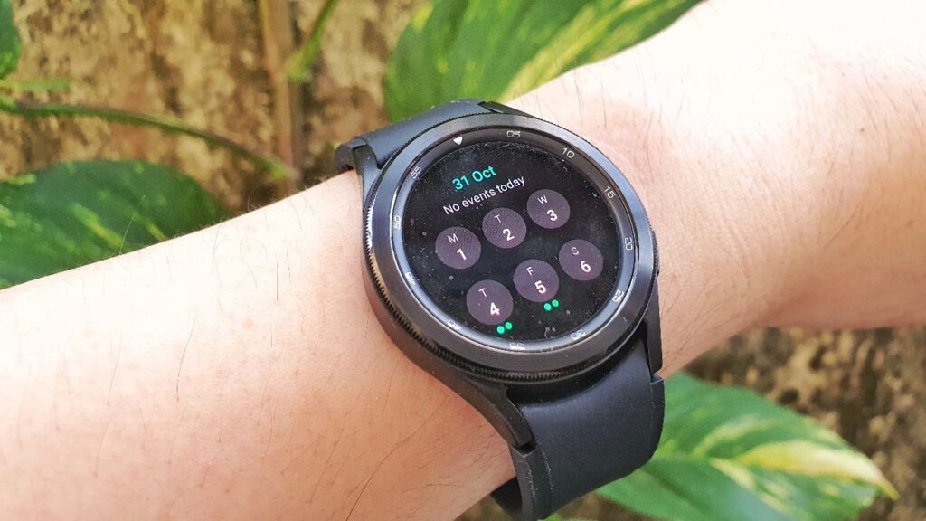 Samsung Galaxy Watch4 Classic Review fitness tracking screen