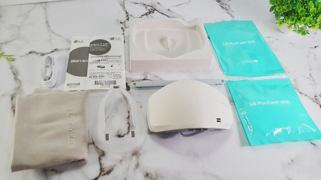 LG PuriCare Wearable Air Purifier Mask Review accessories