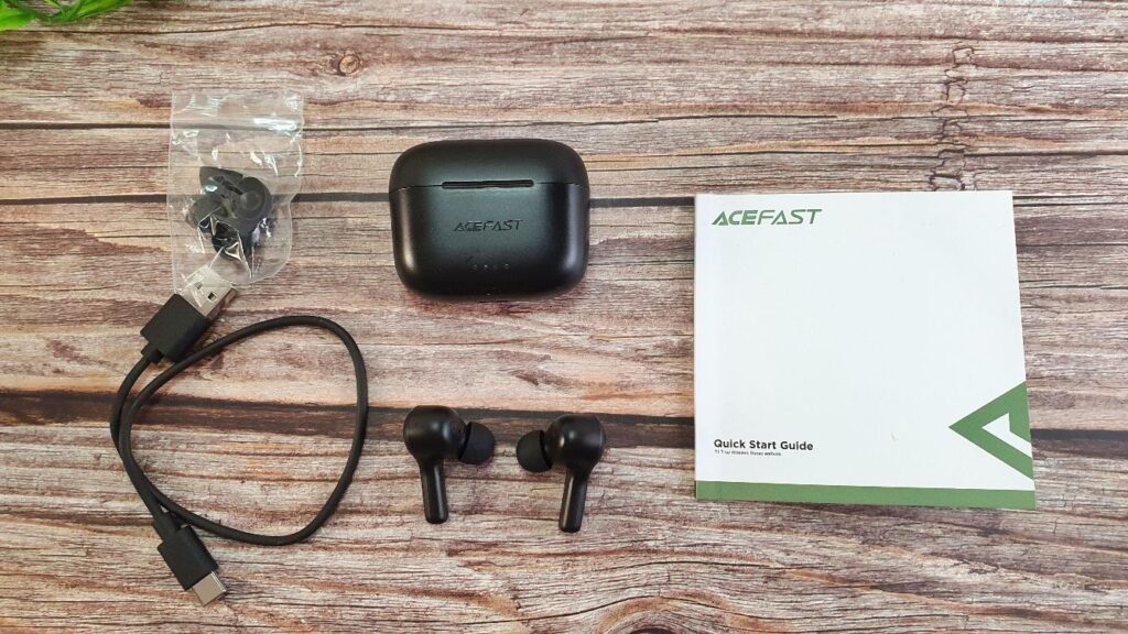 Acefast T1 Review box items