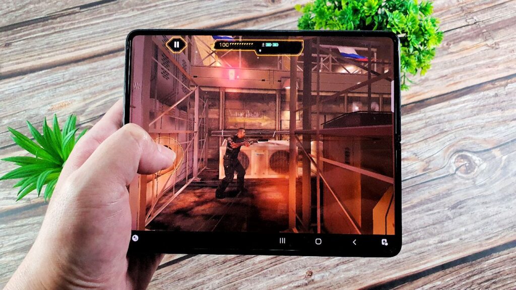 Samsung Galaxy Z Fold3 5G is an amazing phone for gaming  deux ex the fall cover
