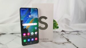 Samsung Galaxy S21 FE 5G first look | Unboxing Samsung's chic value-packed flagship 5