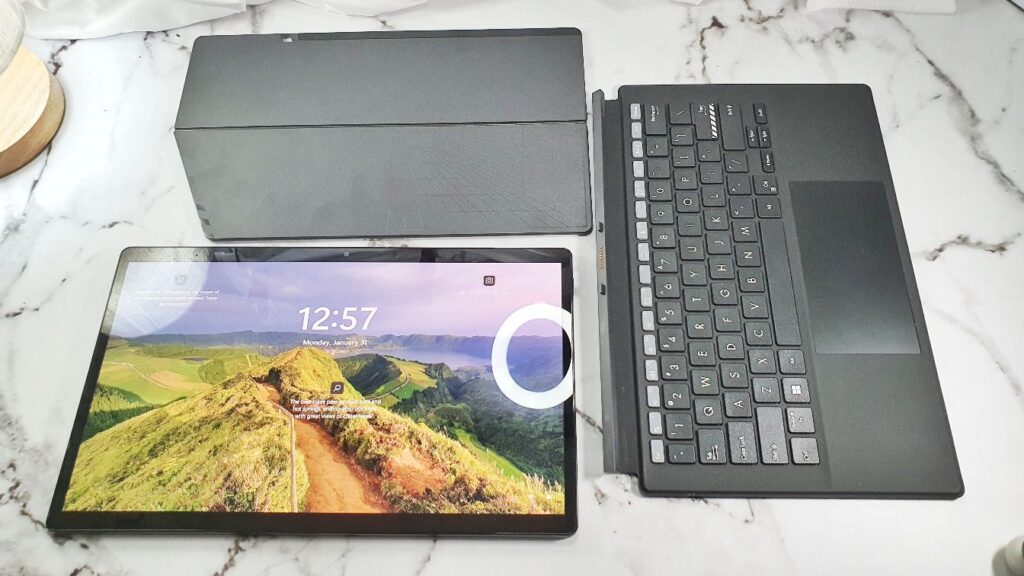 Asus Vivobook 13 Slate OLED Review kickstand and keyboard