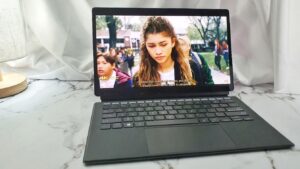 Asus Vivobook 13 Slate OLED Review (T3300) - Portable OLED entertainer 9