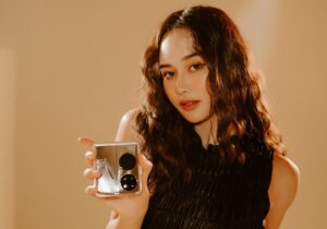 5 Reasons Why The HUAWEI P50 Pocket Needs To Be Your Functional Fashion Companion 9