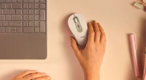 Logitech Signature M650 mouse lands in Malaysia; costs RM159 6