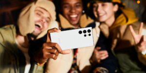 Samsung Galaxy S22 series and Galaxy Tab S8 series enjoy chart-topping preorders; now globally available 4