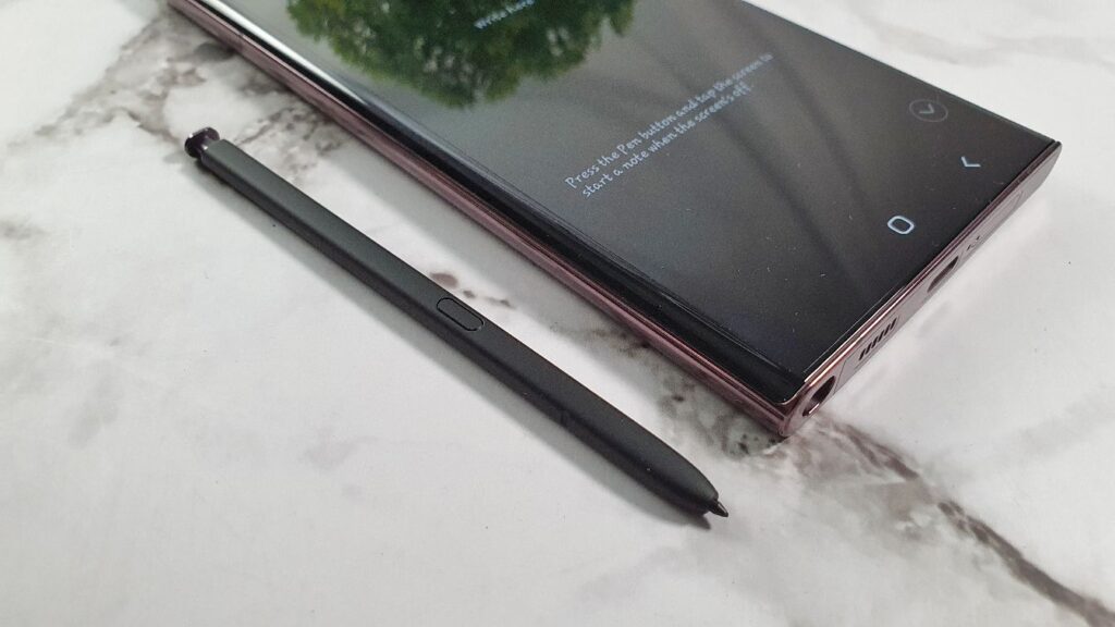 Samsung Galaxy S22 Ultra Review S Pen open