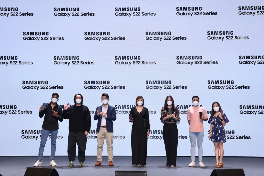 Left to right: Galaxy Stars Directors: Jawagar (of Graph Studio) and Taufiq (of Seni Lab Studio), Steve Chan (Product Marketing Manager, Mobile Experience (MX) Product Marketing of Samsung Malaysia), Joanne Goh (Chairperson of MIFFest), Renee Wong (Head of PR & CSR of Samsung Malaysia), as well as Galaxy Stars Directors: Ismail (of Plus) and Laura (of Passion Plus)