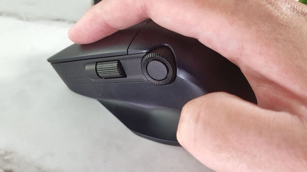 Asus ProArt MD300 Review hand grip
