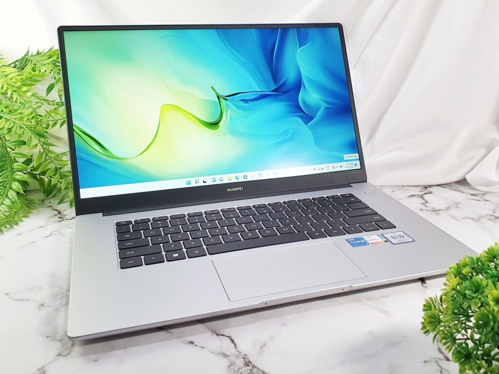 Huawei MateBook D 15 2022 Review angled
