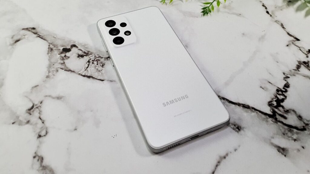 Samsung Galaxy A33 First Look and Unboxing rear white