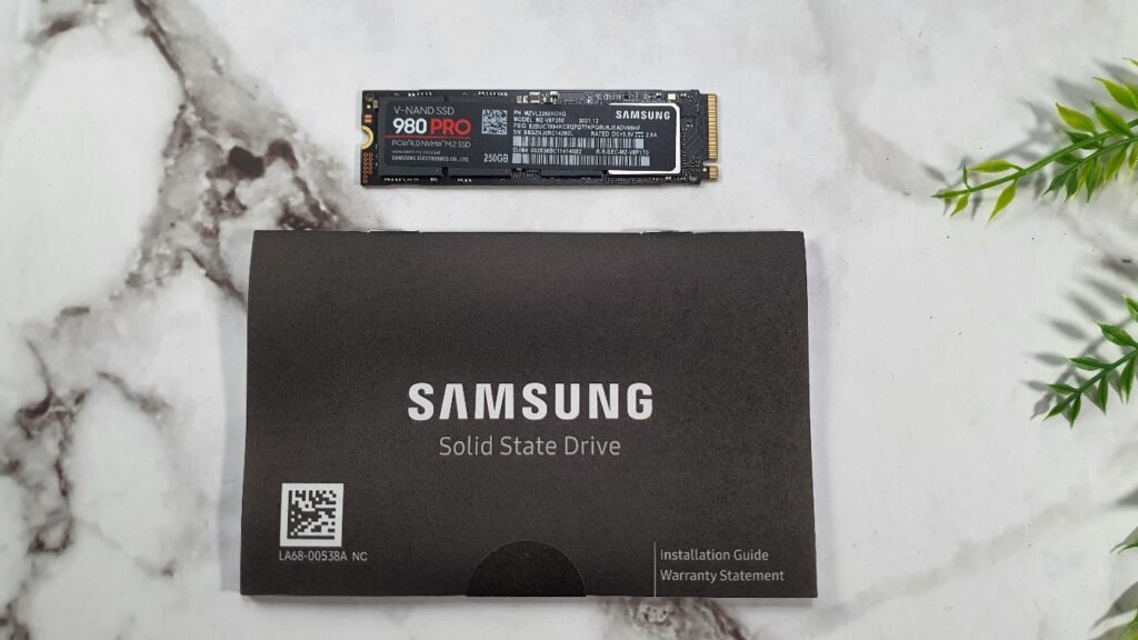 Samsung SSD 980 Pro Review box contents 2