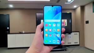 Budget nova Y70 features big screen and modest RM699 price tag 9