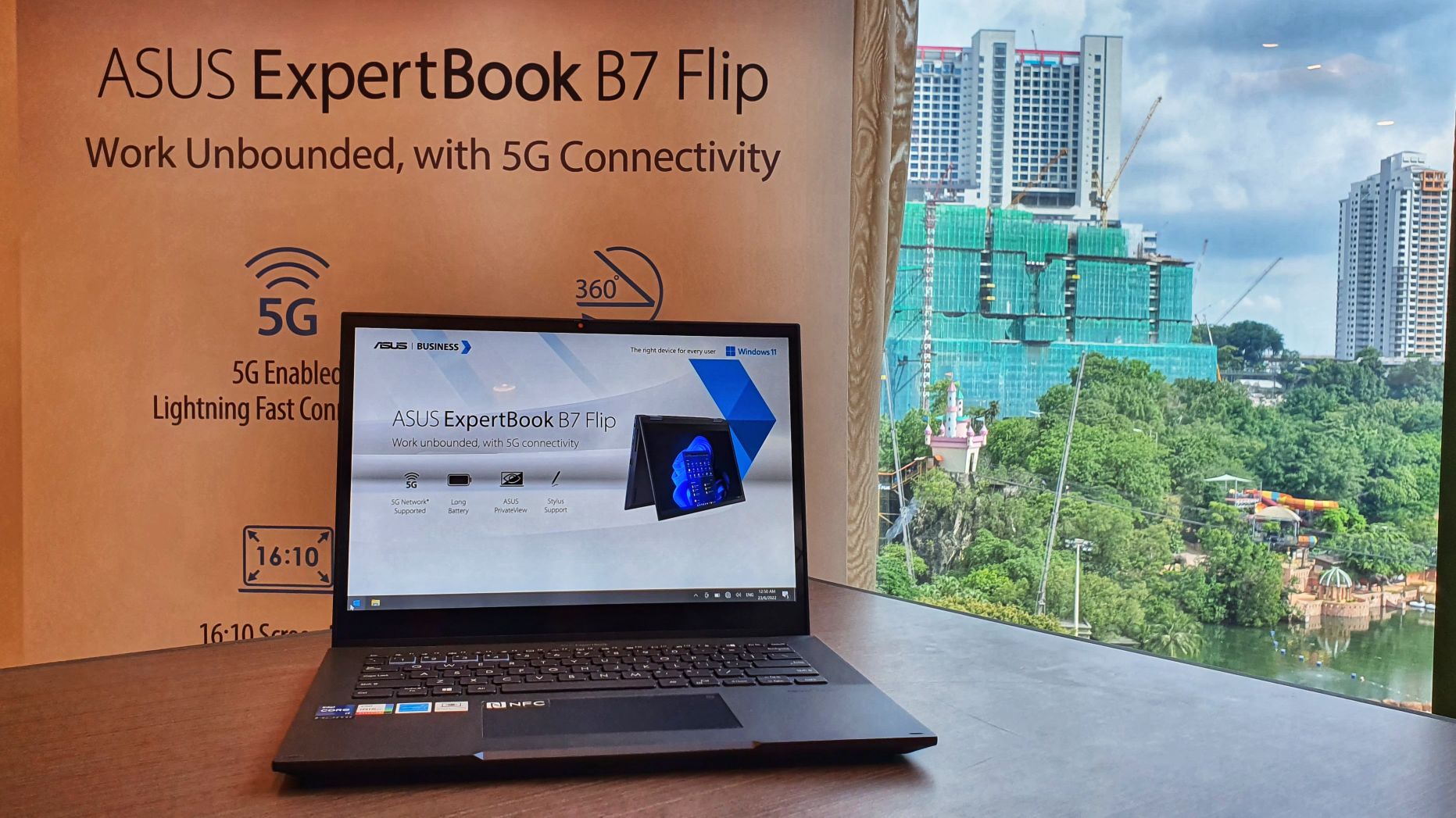 ASUS ExpertBook B7 Flip First Look - The Convertible Pro Laptop For ...