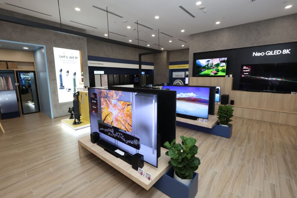 Senheng x Samsung Premium Experience Store angled side