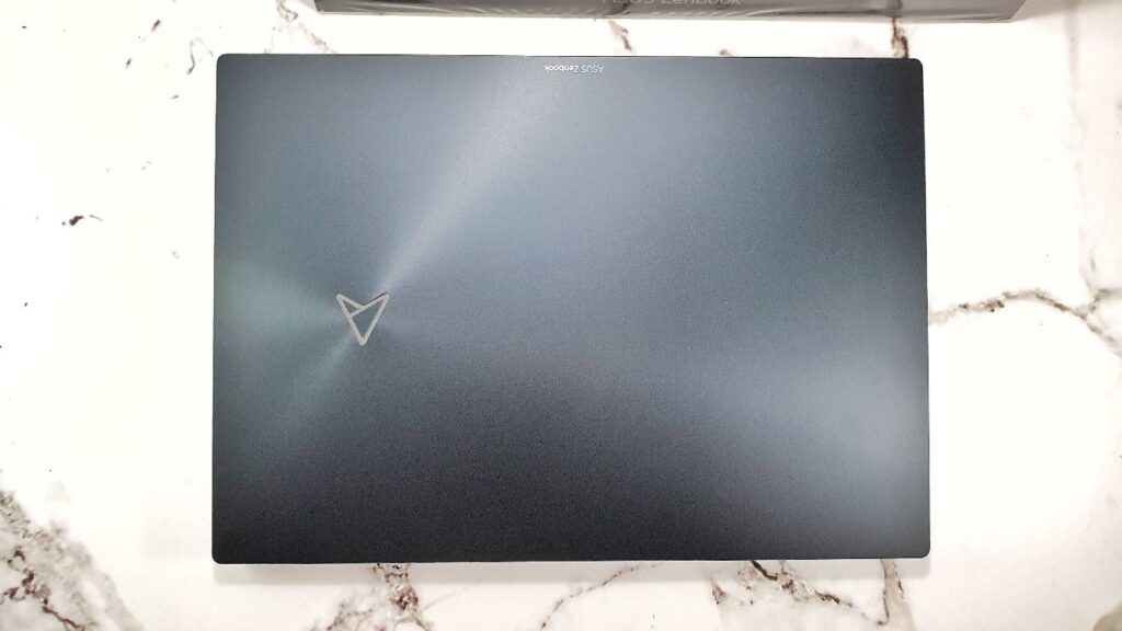 ASUS ZenBook Pro 16X OLED Review (UX7602) top lid