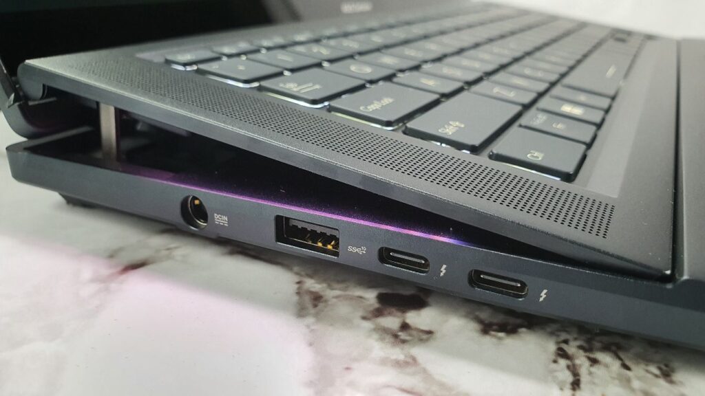 ASUS ZenBook Pro 16X OLED Review (UX7602) left side