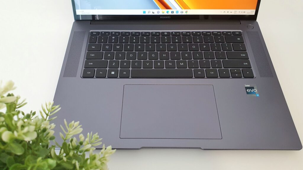 Huawei MateBook 16s Review keyboard closeup