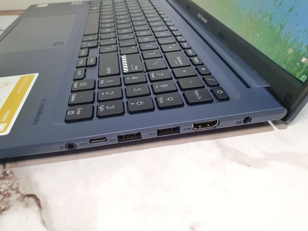 ASUS Vivobook 15X OLED review (M1503)  right side ports